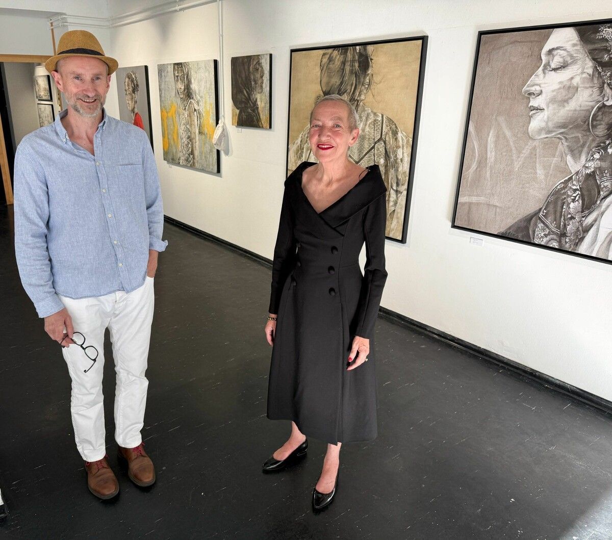 Künstler Thierry Dalat und Galeristin Sylvia Janschek luden zu „Intimacies“.⇒Franc
