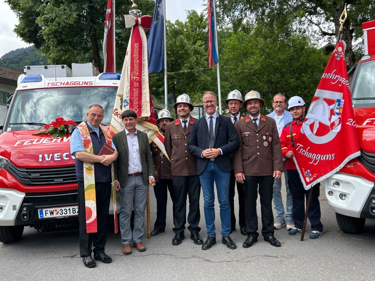 Landesrat Christian Gantner gratulierte der Feuerwehr Tschagguns zur Anschaffung der neuen Fahrzeuge.