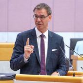 Landeshauptmann Wallner sieht Schließungspläne kritisch