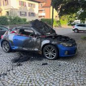 Pkw geht in Bregenz  in Flammen auf