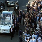 1,2 Millionen jubeln Papst zu