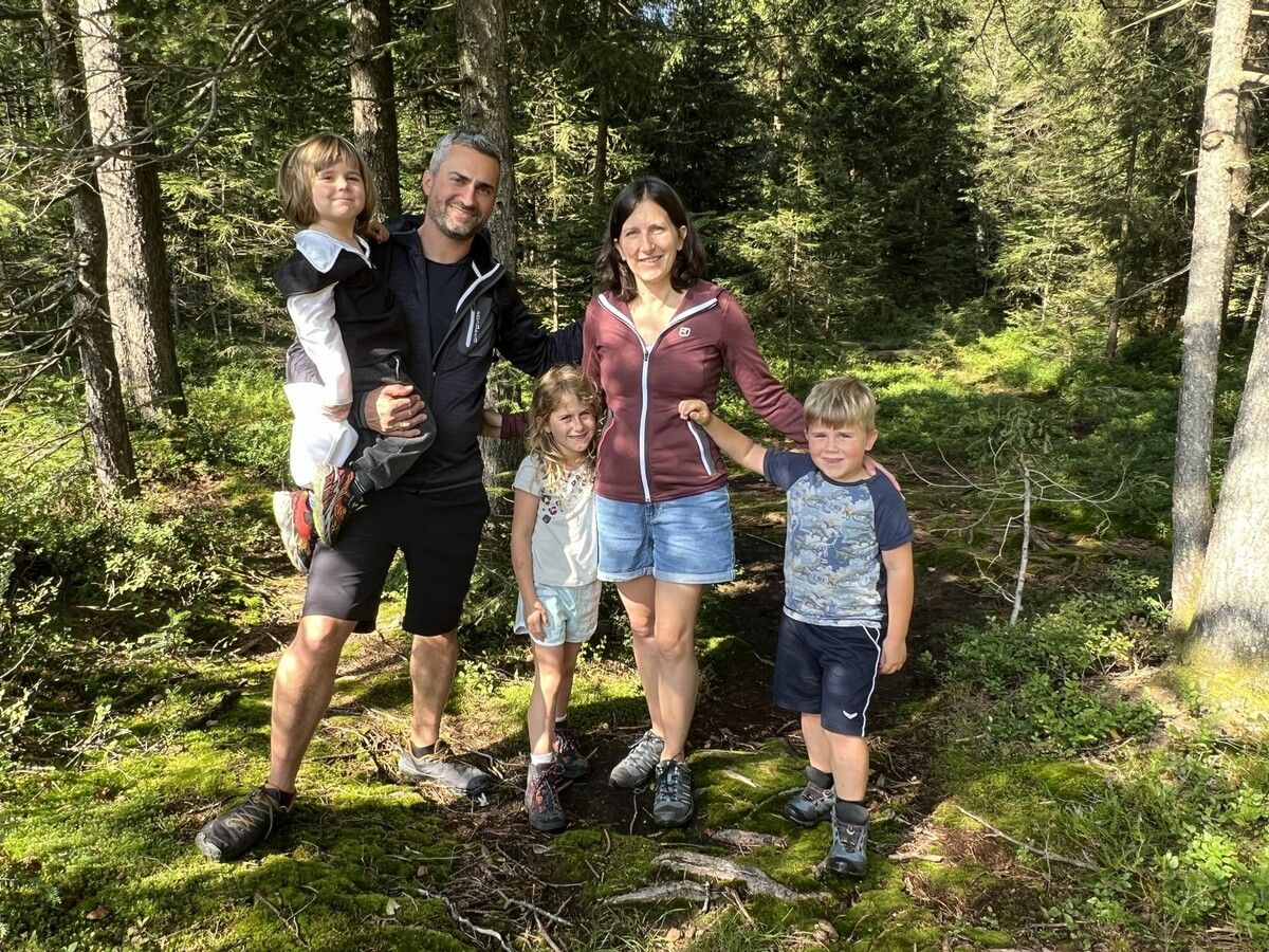 Robert Mäser und seine Frau Nadine haben drei Kinder, und das vierte ist auf dem Weg. ⇒Mäser (2)