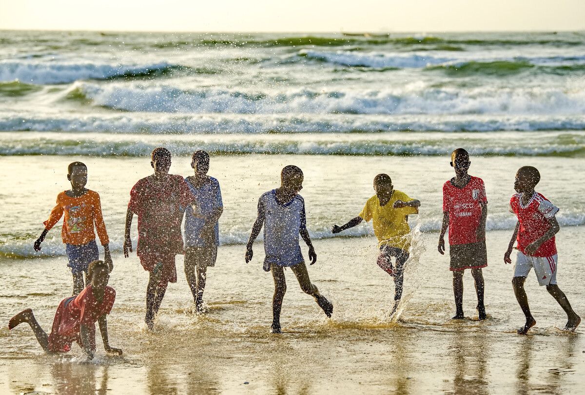 Saint-Louis liegt zwischen Senegalfluss und Atlantik. An der Küste prägt das Meer den Alltag vieler Familien. Shutterstock (Alle)
