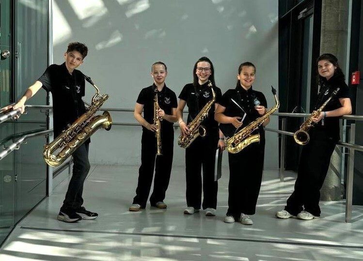 Saxerando: Jonathan Moosmann, Fina Moosbrugger, Nadin Schwarzmann, Sophia Roiderer und Antonia Schlierenzauer.⇒Erwin Moosbrugger