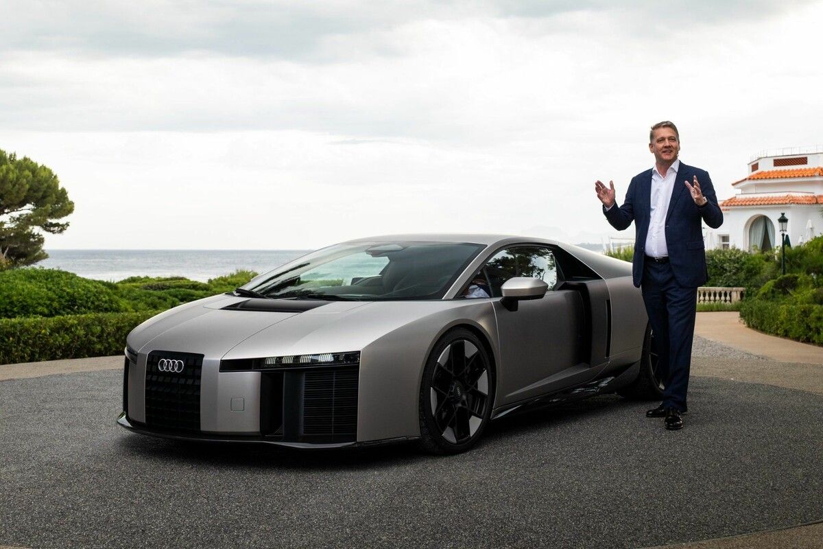 Super-Sportwagen Nuvolari: Audi-Vorstandschef Gernot Döllner hat Anlass, Stolz zu sein. ⇒Werk
