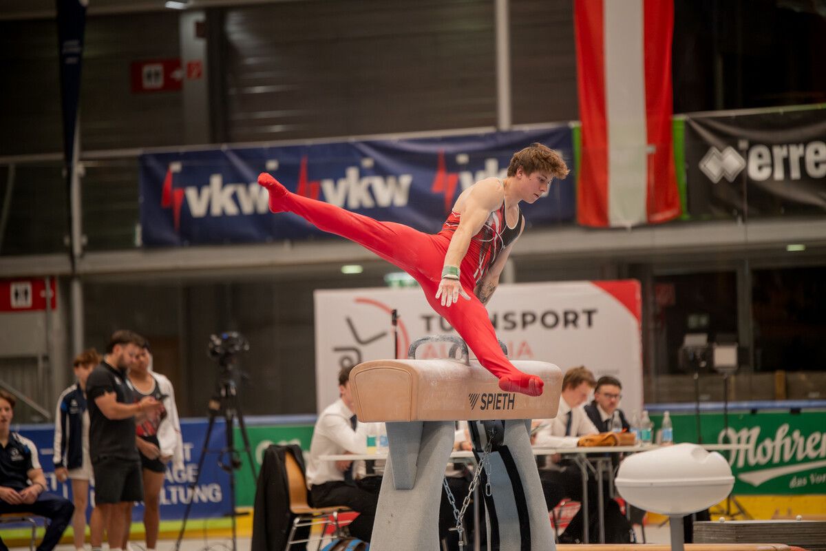 Titelverteidiger Gino Vetter wurde diesmal Vizemeister im Mehrkampf und holte zudem Gold am Pferd, Barren und Reck sowie Silber am Boden. ⇒VTS