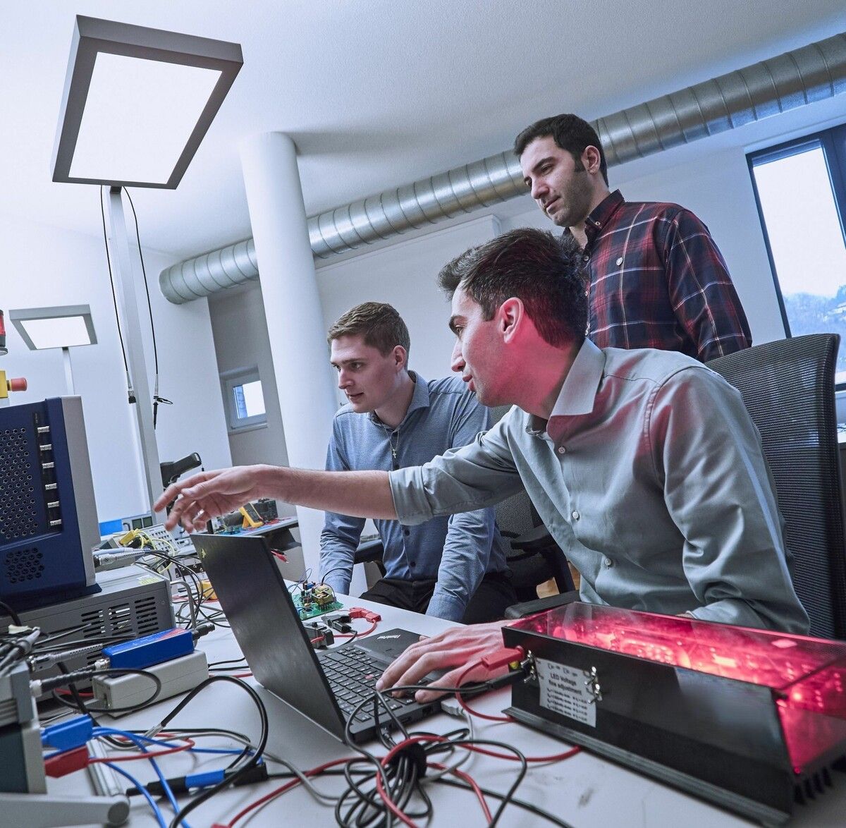 V-Research arbeitet eng mit namhaften Vorarlberger Industrieunternehmen zusammen. Mit Tridonic besteht eine erfolgreiche Kooperation. ⇒Wisto/ACR/schewig-fotodesign