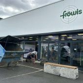 Mit Pkw-Rammbock in Waffengeschäft