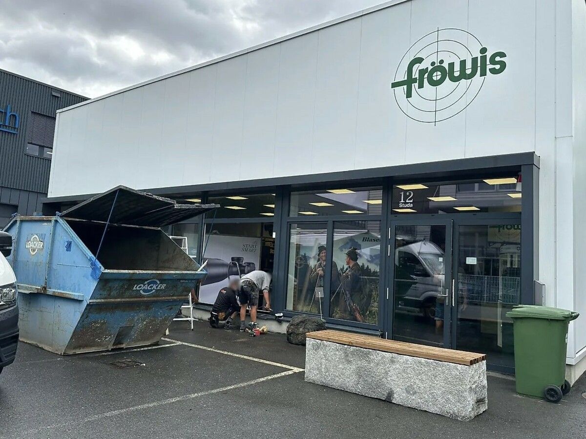 Versuchter Einbruch in Waffengeschäft in Feldkirch. ⇒VOL.AT/Mayer (2)