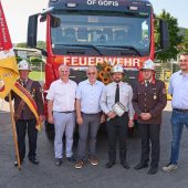 Neue Fahrzeuge  und Halle gesegnet