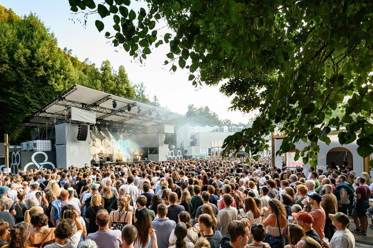 VN-Abonnent:innen sparen beim Poolbar Festival 20 Prozent auf Open-Air-Konzerte.⇒⇒ Eva Sutter | Matthias Rhomberg