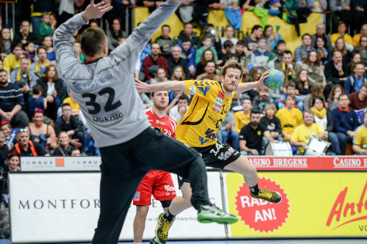 Von 2007 bis 2016 trug Julian Rauch das Trikot von Bregenz Handball und holte mit seinem Stammverein je drei Meister- und Vizemeistertitel und warf 360 HLA-Tore.⇒GEPA