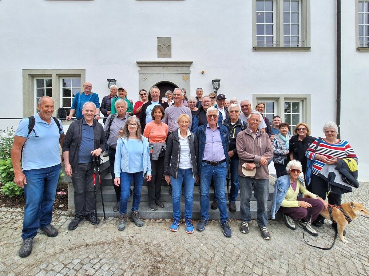 Vorarlberg 50Plus Lochau unternahm eine geschichtsträchtige Wanderung zur Ruine Alt-Hofen. ⇒Vorarlberg 50Plus Lochau