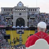 40.000 Junge feiern den Papst in Barcelona
