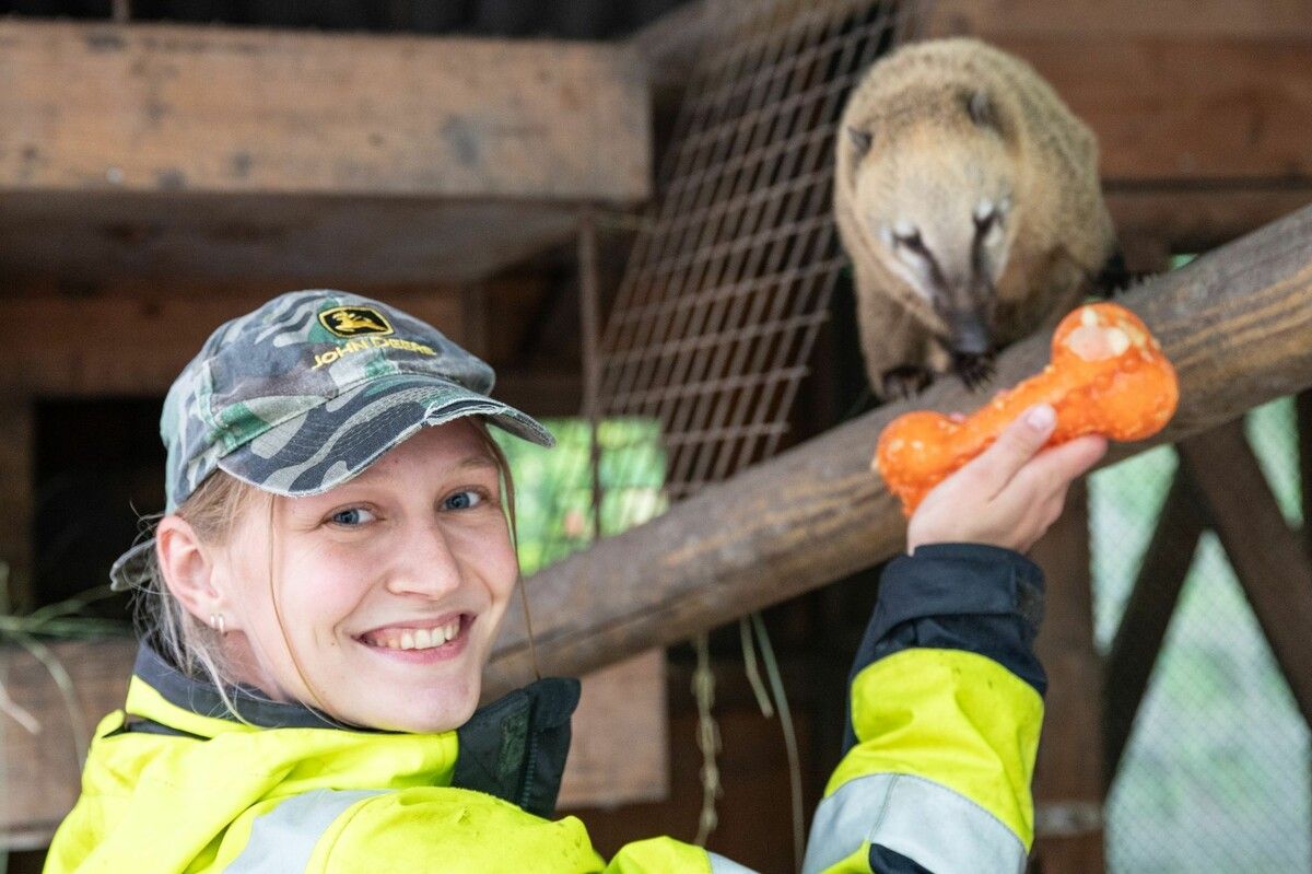 Zooleiterin Lena Giesinger begrüßt viel Nachwuchs im Doppelmayr-Zoo. ⇒VN/Serra