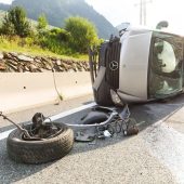 Schwerer Unfall auf der S 16  bei Klösterle: Vier Verletzte