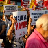 Razzien vor NATO-Gipfel in Türkei