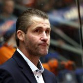 Einfaches Eishockey, unermüdliche Arbeit