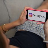 13 als Mindestalter für soziale Medien