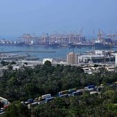 Brücken und Hafen im Iran bombardiert