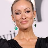 Olivia Wilde holt Aniston