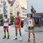Ensemble Unpop bringt mit „Eleos“ die Empörung in den öffentlichen Raum. »D4