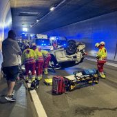 Auto überschlägt sich im Pfändertunnel