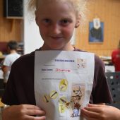Kinder schwingen den Taktstock