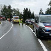 Motorradfahrer kracht in Lingenau in zwei Pkw