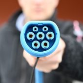 Neue E-Parkplatzpflicht, neue Millionenlast