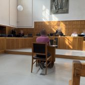Mutter mit Samurai-Schwert bedroht