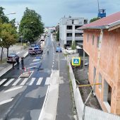 Zwei Arbeiter nach Sturz von Dach schwer verletzt