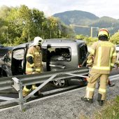 Pkw kracht auf A 14 gegen Leitschiene