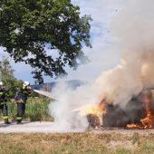 Pkw vollständig in Brand geraten