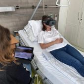 Virtuelle Reisen mit VR-Brille für Palliativpatienten