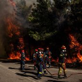 Feuer rückt auf Megara vor