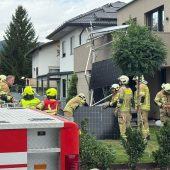 Sturm reißt Teile der PV-Anlage vom Dach in Lustenau