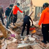 Dutzende Todesopfer nach schwerem Beben in Indonesien