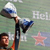 Norris siegt, Verstappen scheidet aus