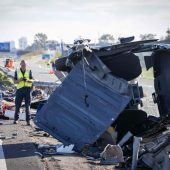 Mehrere teils schwer Verletzte bei Busunfall mit Schülern