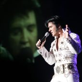 Elvis’ legendäre Karriere als Musical auf der Bühne erleben