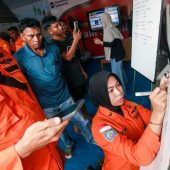 Fähre sinkt vor Indonesien: ­Rettungskräfte suchen Vermisste