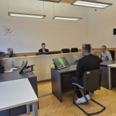 Ehefrau in Regionalzug die Nase gebrochen