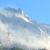 Großer Felssturz an Zugspitze sorgt für riesige Staubwolke