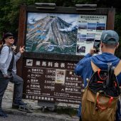 Wanderer am Berg Fuji sollen nun selbst für ihre Rettung zahlen
