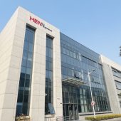 Henn Group verkauft zwei Werke