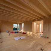 Kindergarten Wallenmahd wächst mit Holz nach oben