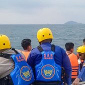 Boot mit Journalisten bei Vulkan verschollen