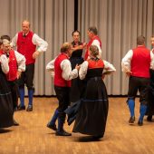 100 Jahre Tanz, Tracht und Tradition