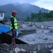 Nach der Flutkatastrophe in ­Nepal hilft der Verein „Chay Ya“ vor Ort. »A7, D8